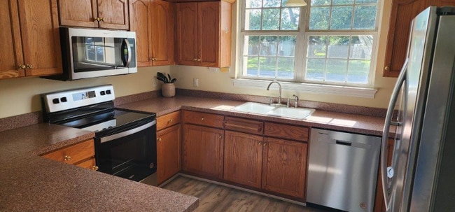Building Photo - 205 Wisteria St