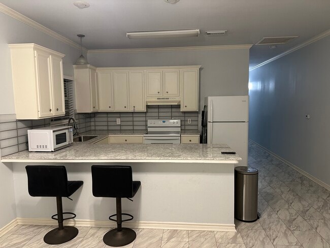 Photo - 824 10th St Apartments