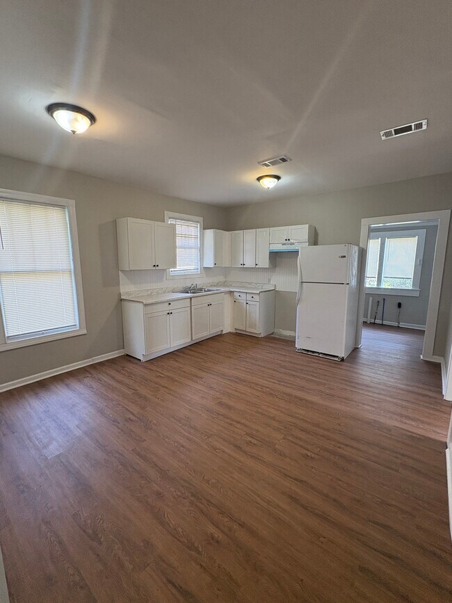 Foto del edificio - 3369 Montezuma Rd