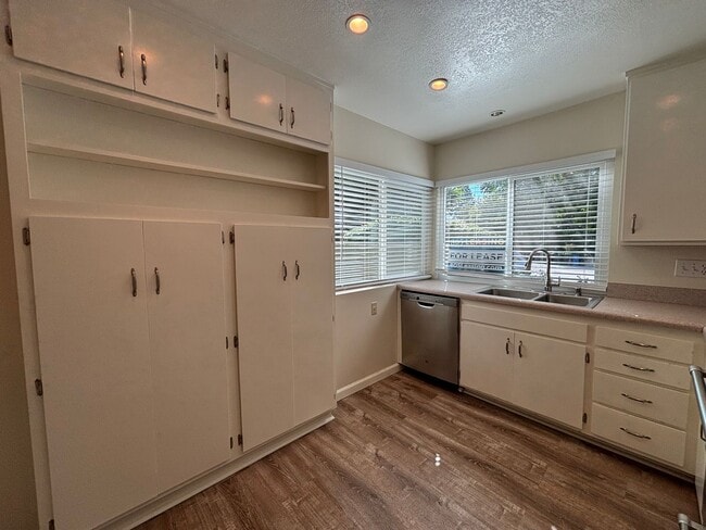 Building Photo - Turnkey Comfort in Wildwood