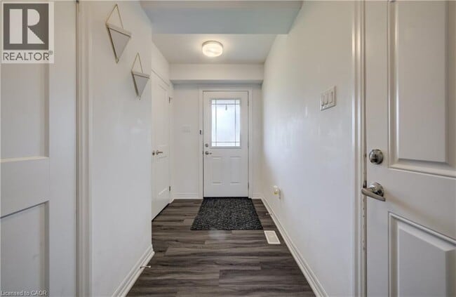 Building Photo - 36 Bawcutt Cres