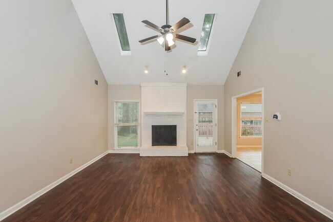 Foto del edificio - 1960 Maple Creek Dr