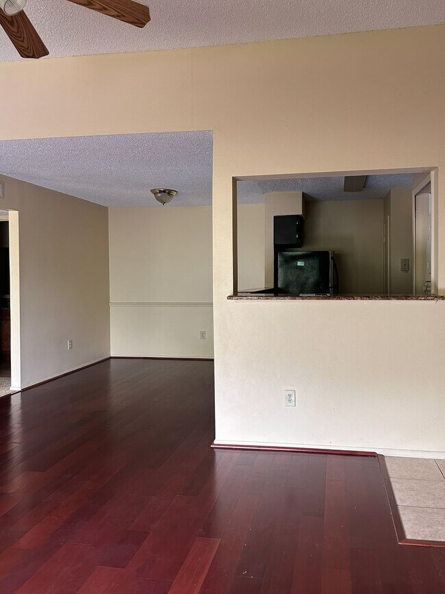 Building Photo - 1/1 Millennium Cove