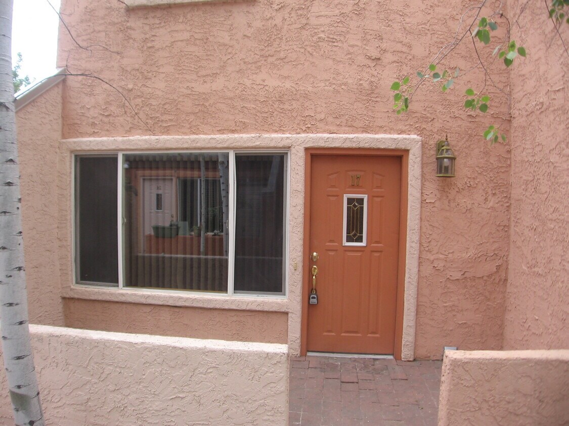 Foto principal - 950 Northern Way