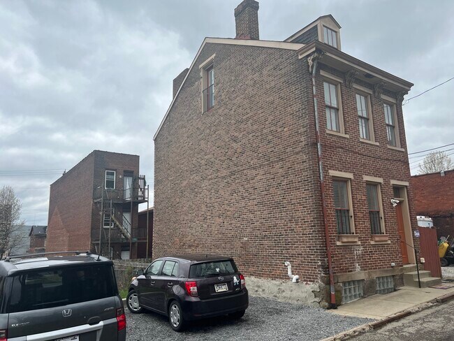 Side view - 1721 McCullough St