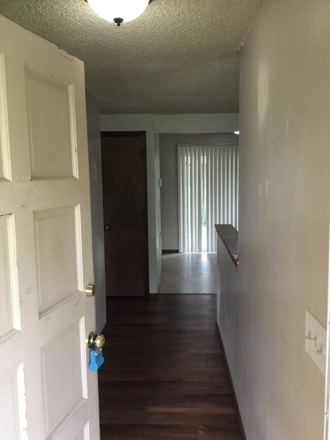 Building Photo - Bethel Area Duplex