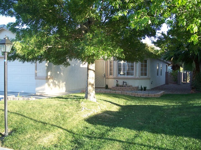 Building Photo - Royal Lake 4901 - 1