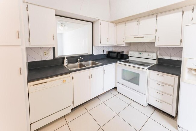 Photo - 410 NW 68th Ave House