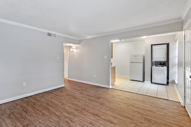 Building Photo - 4444 Tigerland Ave