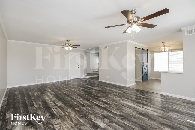 Foto del edificio - 5359 E Elmwood St