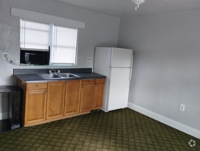 Building Photo - 169 SE Camelot Loop