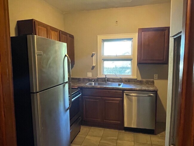 Foto del edificio - 904 N Busey Ave