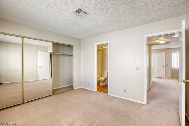 Foto del edificio - 916 Rockview Dr