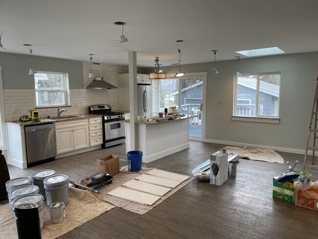 Building Photo - 141 Fontana Ave