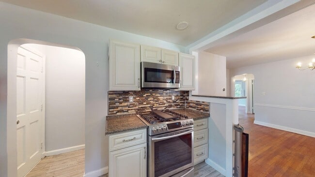 Building Photo - Spacious Three Bedroom Silver Spring House...