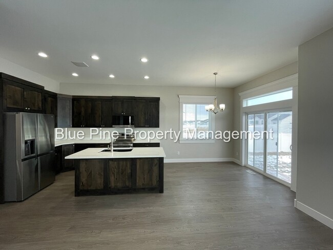 Foto del edificio - 6047 Cedarwood Ln