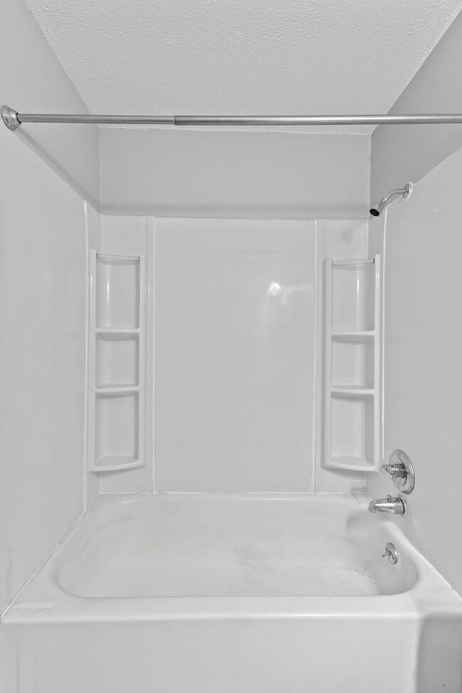 Foto del edificio - 3528 E Fall Creek Pkwy N Dr