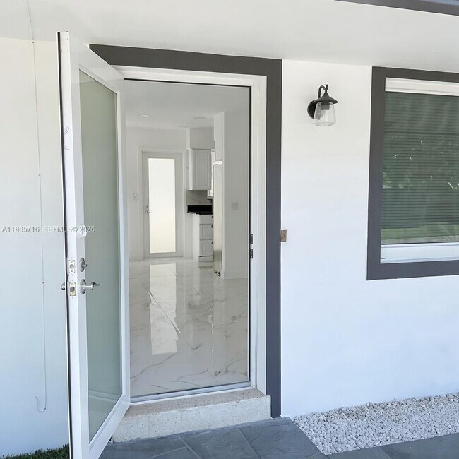 Foto del edificio - 2308 NW 3rd Ave