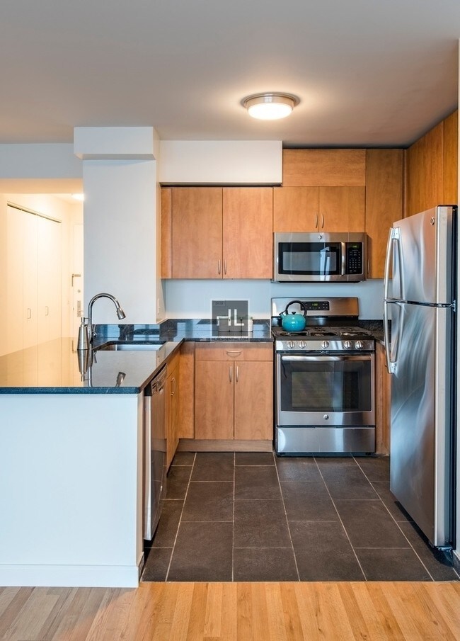 Building Photo - 66 W 38th St