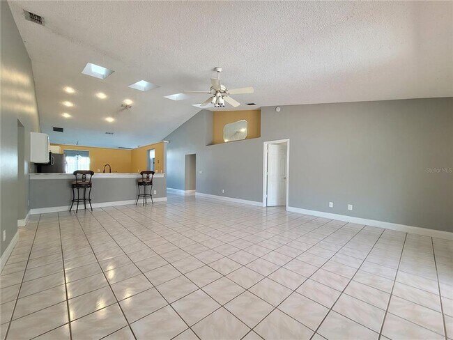 Building Photo - 8636 Otter Creek Ct