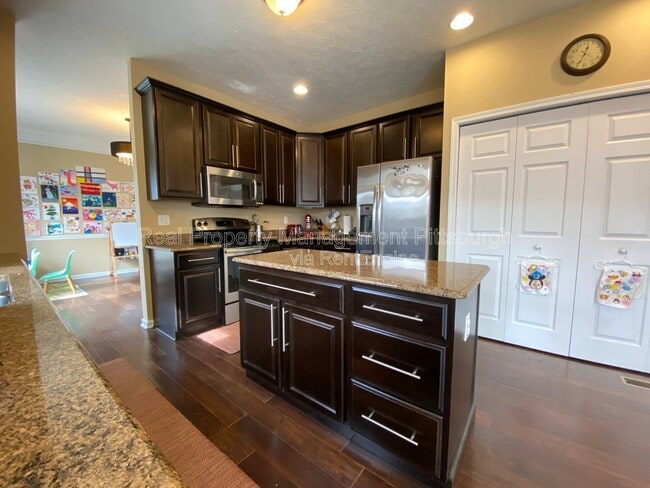 Building Photo - 449 Beech Dr