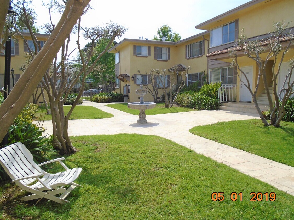 Primary Photo - 3166 S Barrington Ave