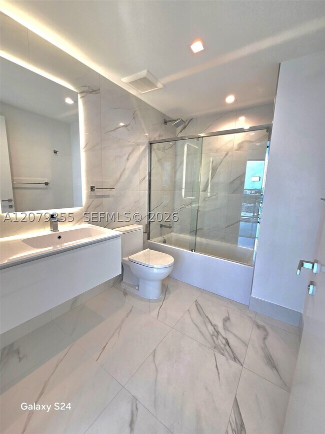 Foto del edificio - 1170 E Hallandale Beach Blvd