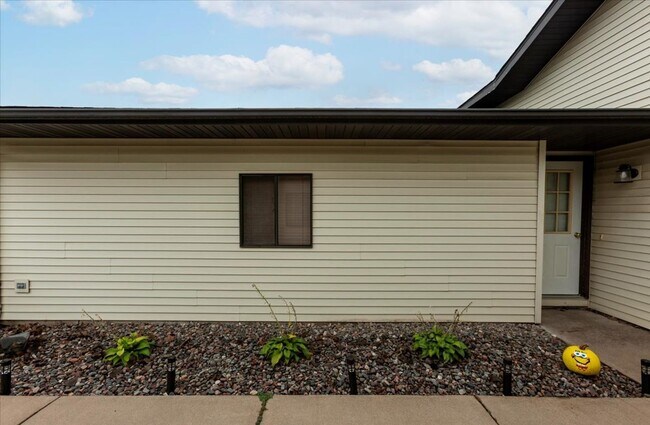 Foto del edificio - 2911 Edgewood Dr