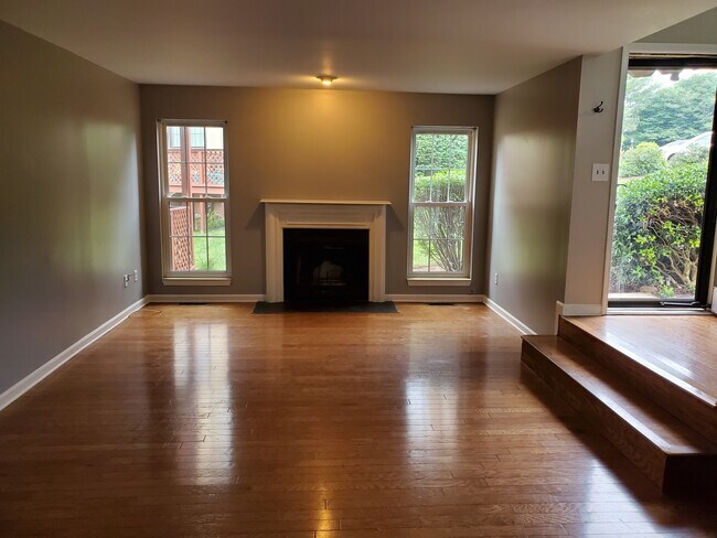 Foto del edificio - 5914 Stone Brook Dr