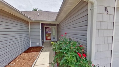 Building Photo - 95 Eastgate Dr