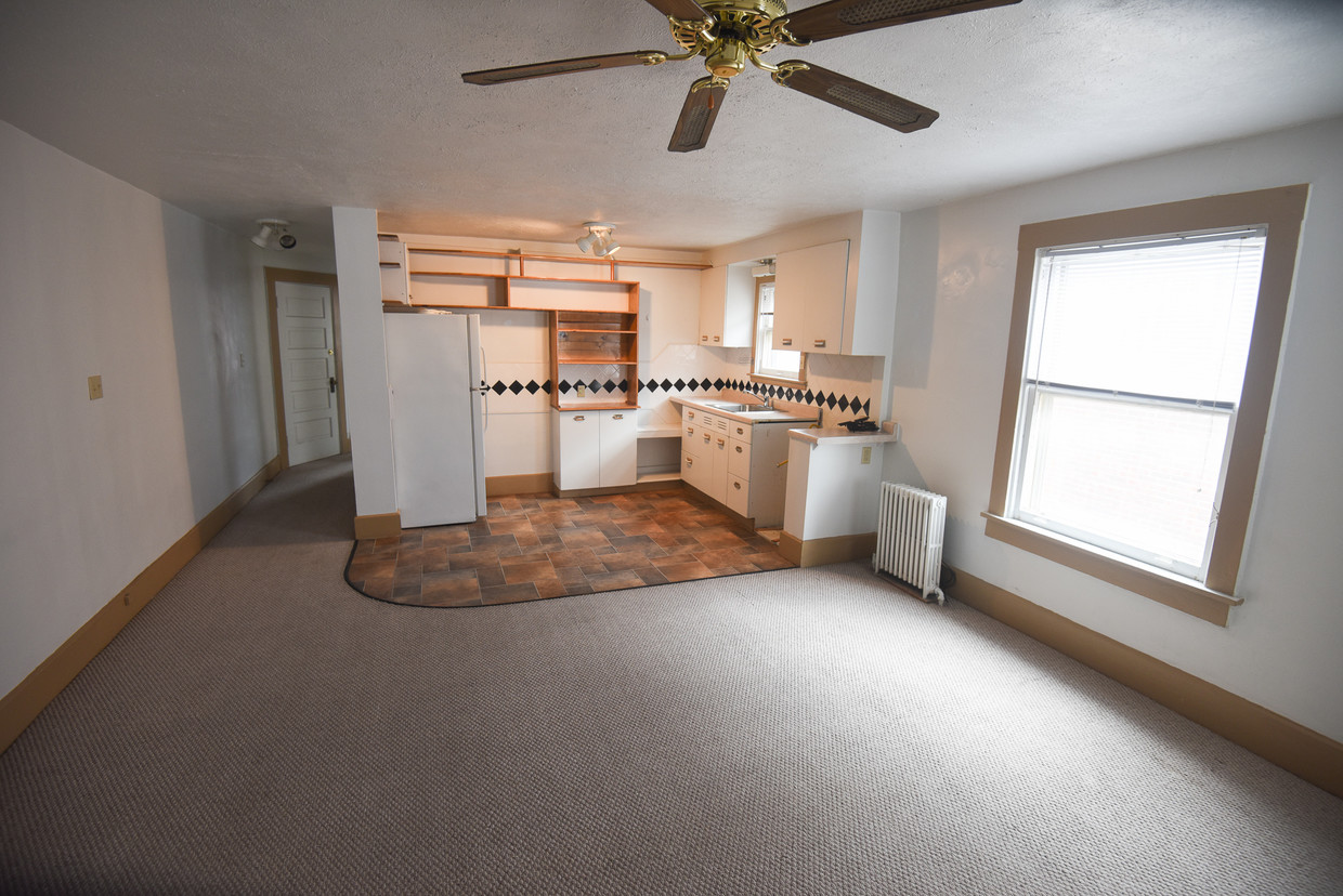 Primary Photo - 115 W Lawrence Ave