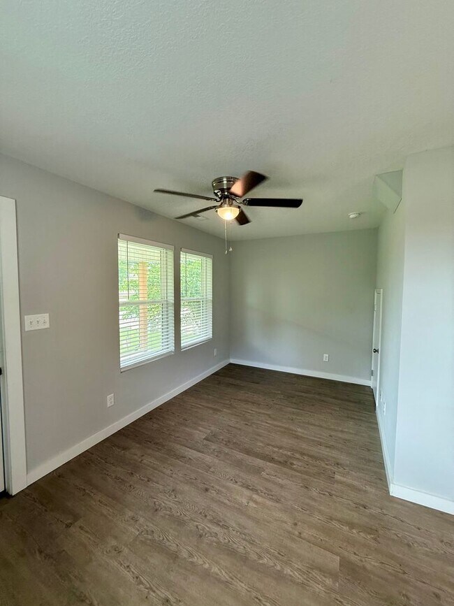 Building Photo - Knoxville 37921 - 2 bedroom 1.5 bath - cal...