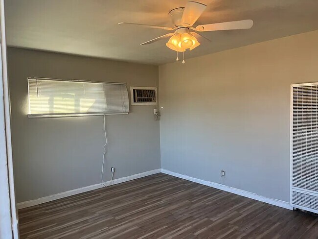 Foto del edificio - 1150 Smith Ln