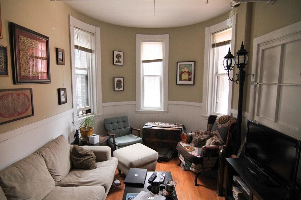 Primary Photo - 261 Commonwealth Ave