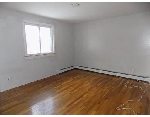 Building Photo - 560 Beach St