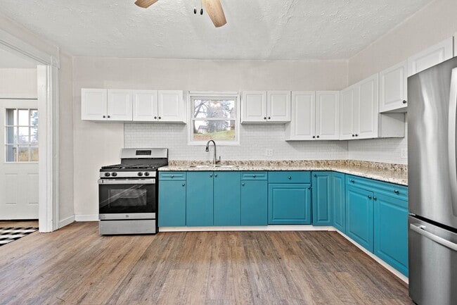 Stunning 2 bedroom home in Port Vue available August 1! - Stunning 2 bedroom home in Port Vue available August 1!