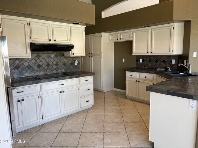 Foto del edificio - 6335 W Donald Dr