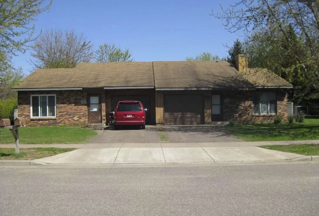 Primary Photo - 3625-3627 Livingston Lane