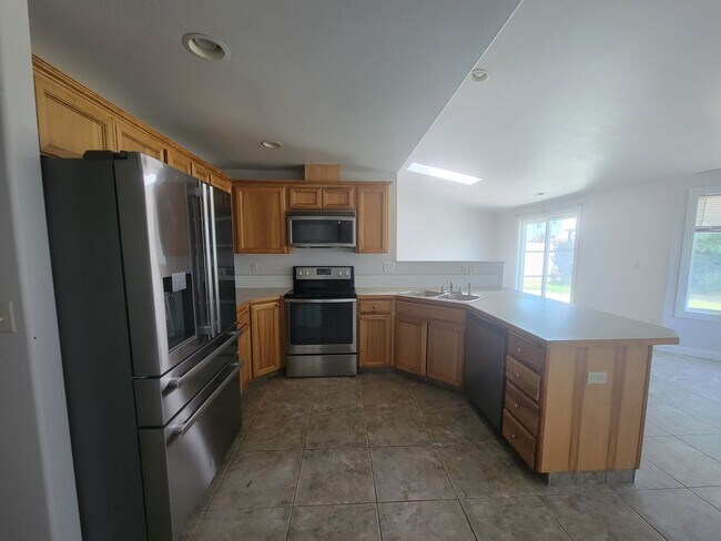 Foto del edificio - 4-Bedroom Gem in Pasco – Fresh Paint, New ...