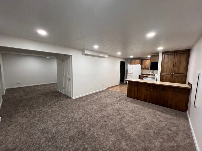 Building Photo - 3004 S Perennial Ct