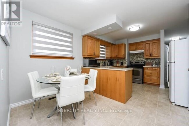 Building Photo - 13 Armbro Ave