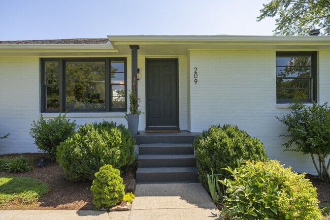 Building Photo - 209 Donna Dr