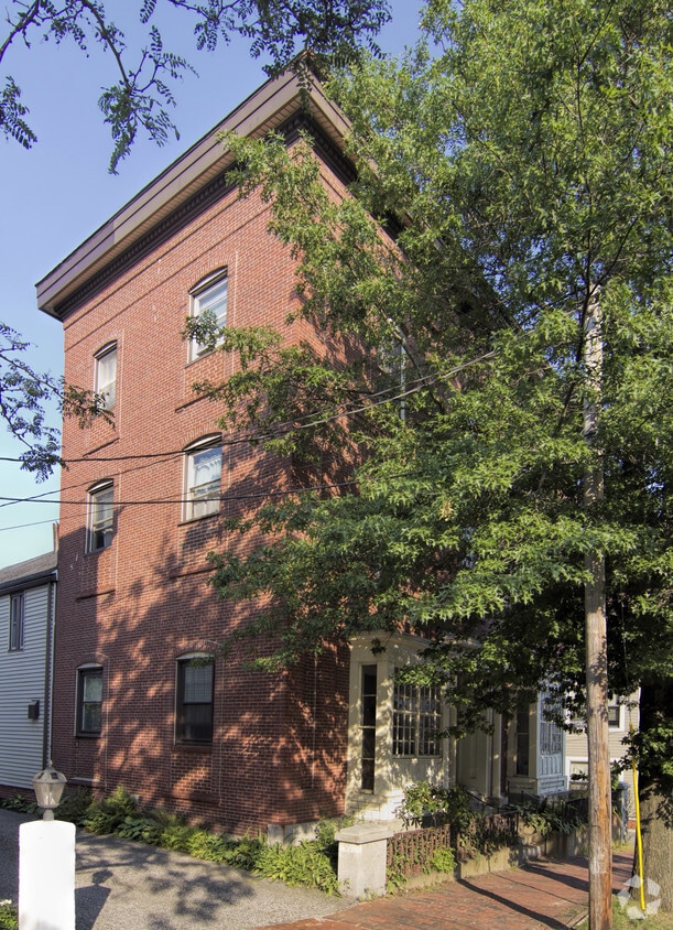 Building Photo - 65 High St