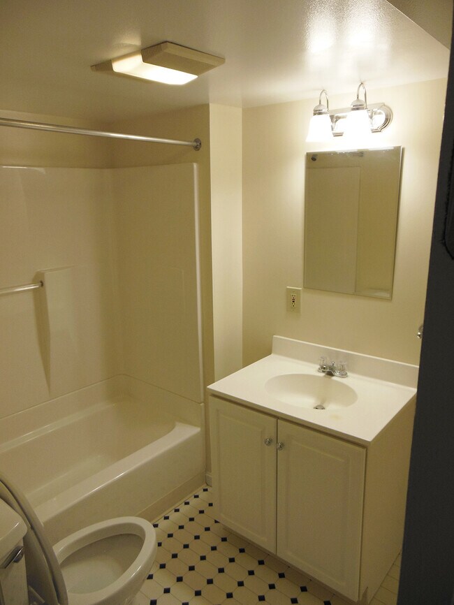 Building Photo - 8434 Pleasant Plains Rd
