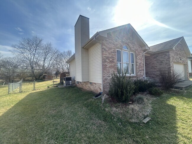 Foto del edificio - 3128 Arrow Ln