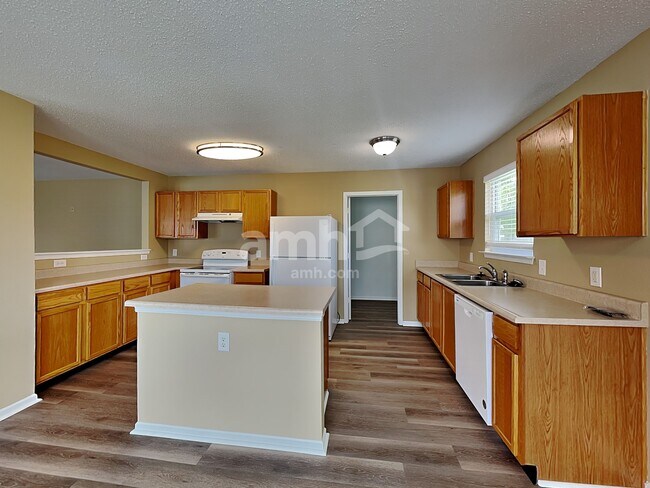 Building Photo - 6898 W Raleigh Dr