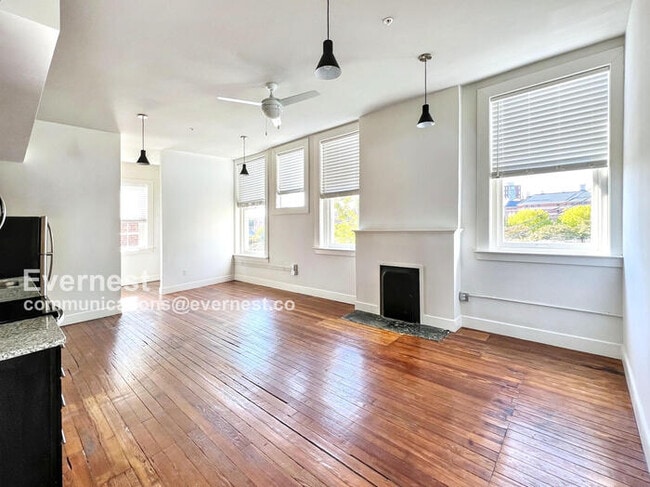 Building Photo - 17 W Main St