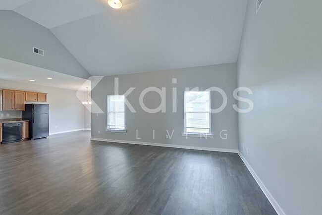 Building Photo - 134 White Oak Cir