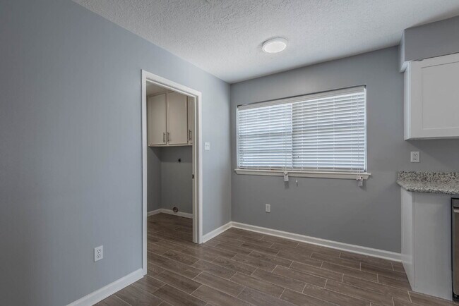 Foto del edificio - 423 Gentilly Dr