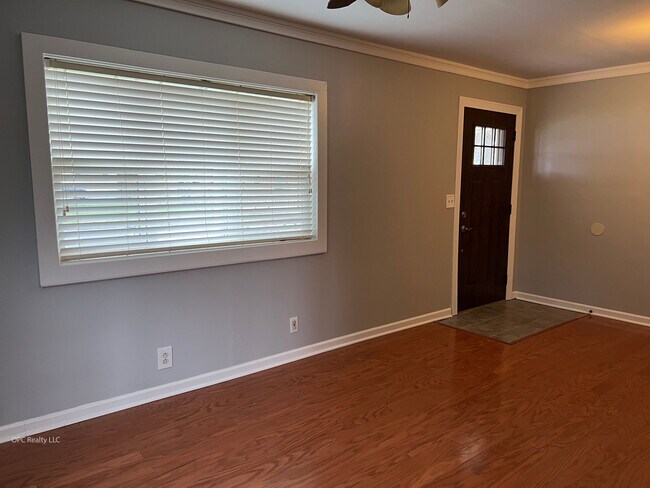 Living Room/Entry - 1411 Kansas St